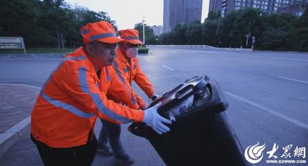 一個(gè)座右銘，一面黨旗紅 | 張旭東 堅(jiān)守清運(yùn)一線，只為城市更美好